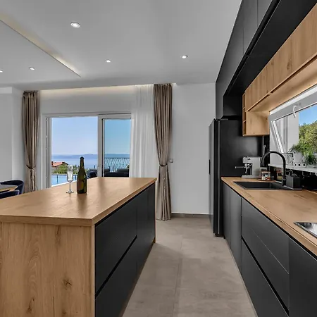 Solas Lux Makarska - *