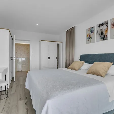 Solas Lux Makarska -
