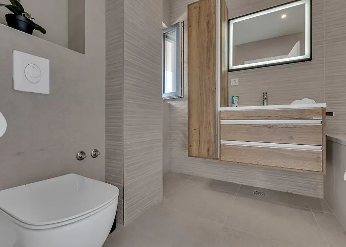 Solas Lux Makarska - *