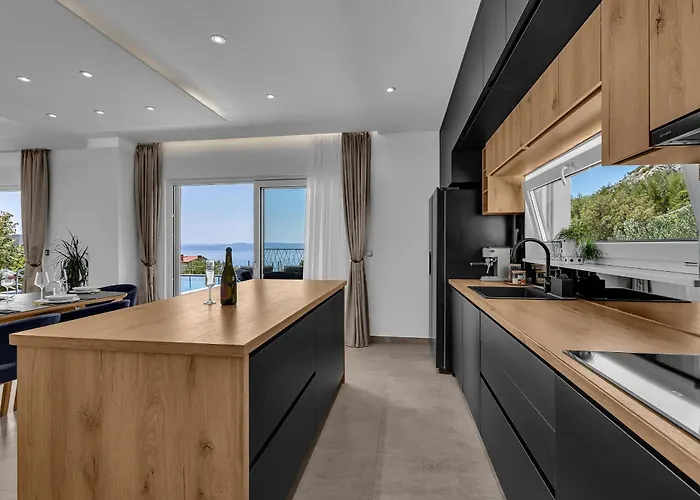 Solas Lux Makarska - *